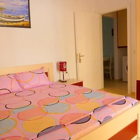 Aleksander Apartment *